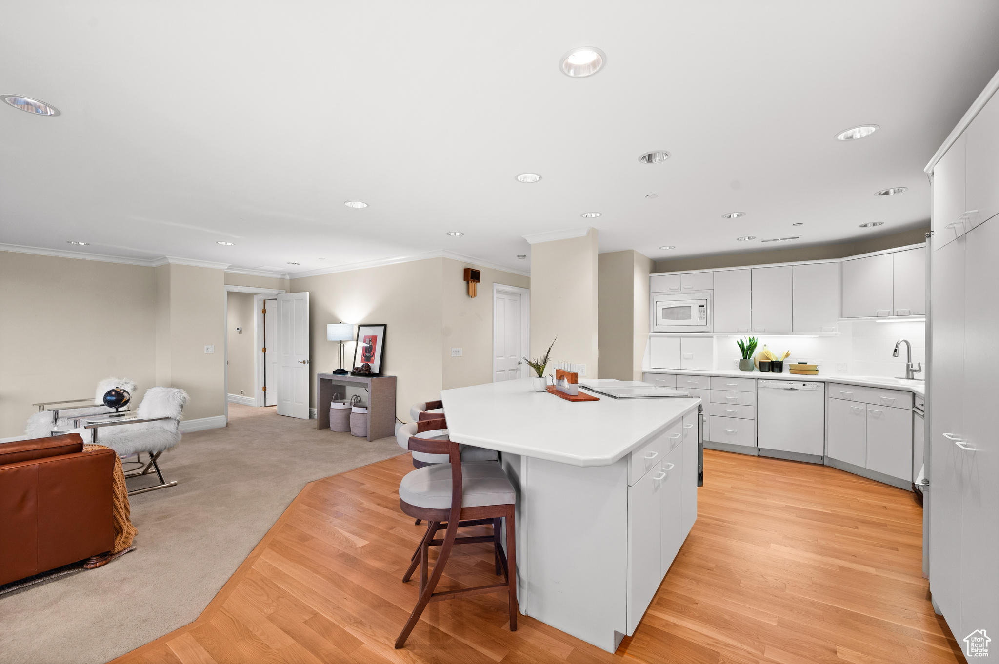 GOVERNORS PLAZA - Residential