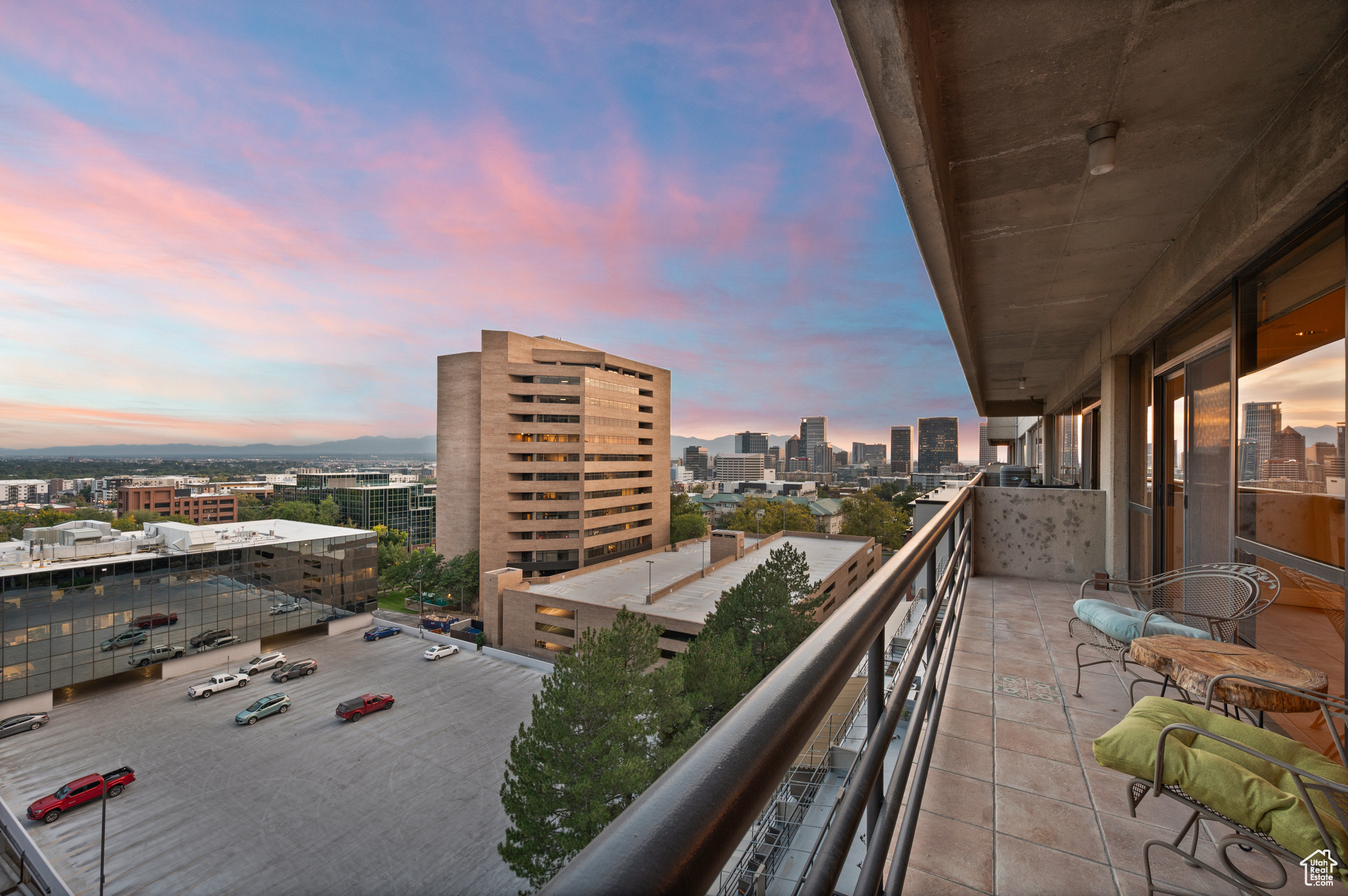 GOVERNORS PLAZA - Residential