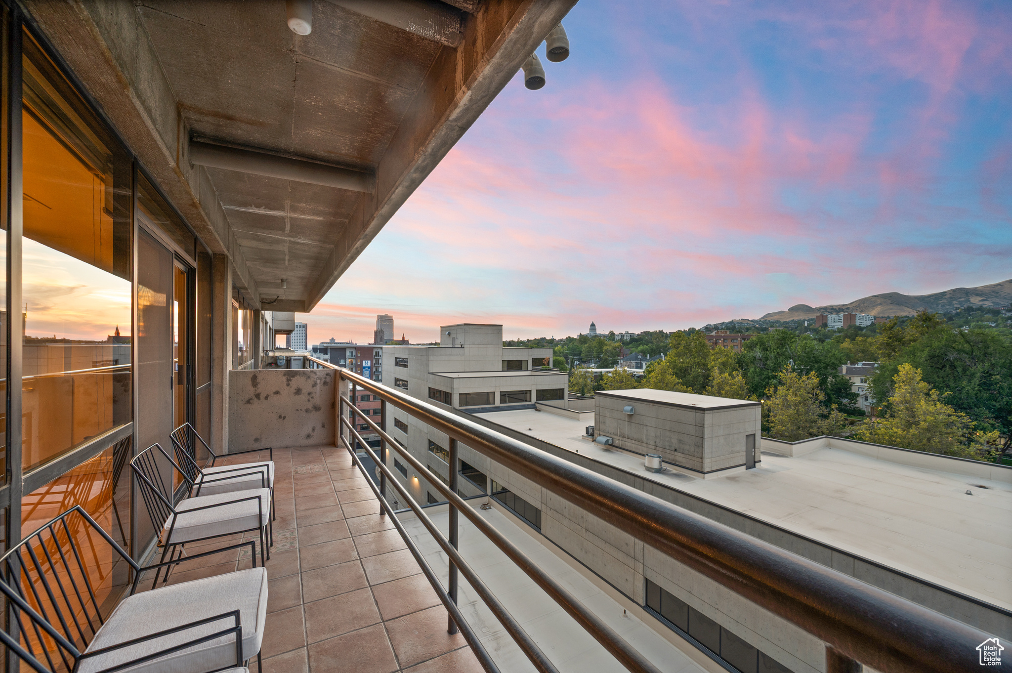 GOVERNORS PLAZA - Residential