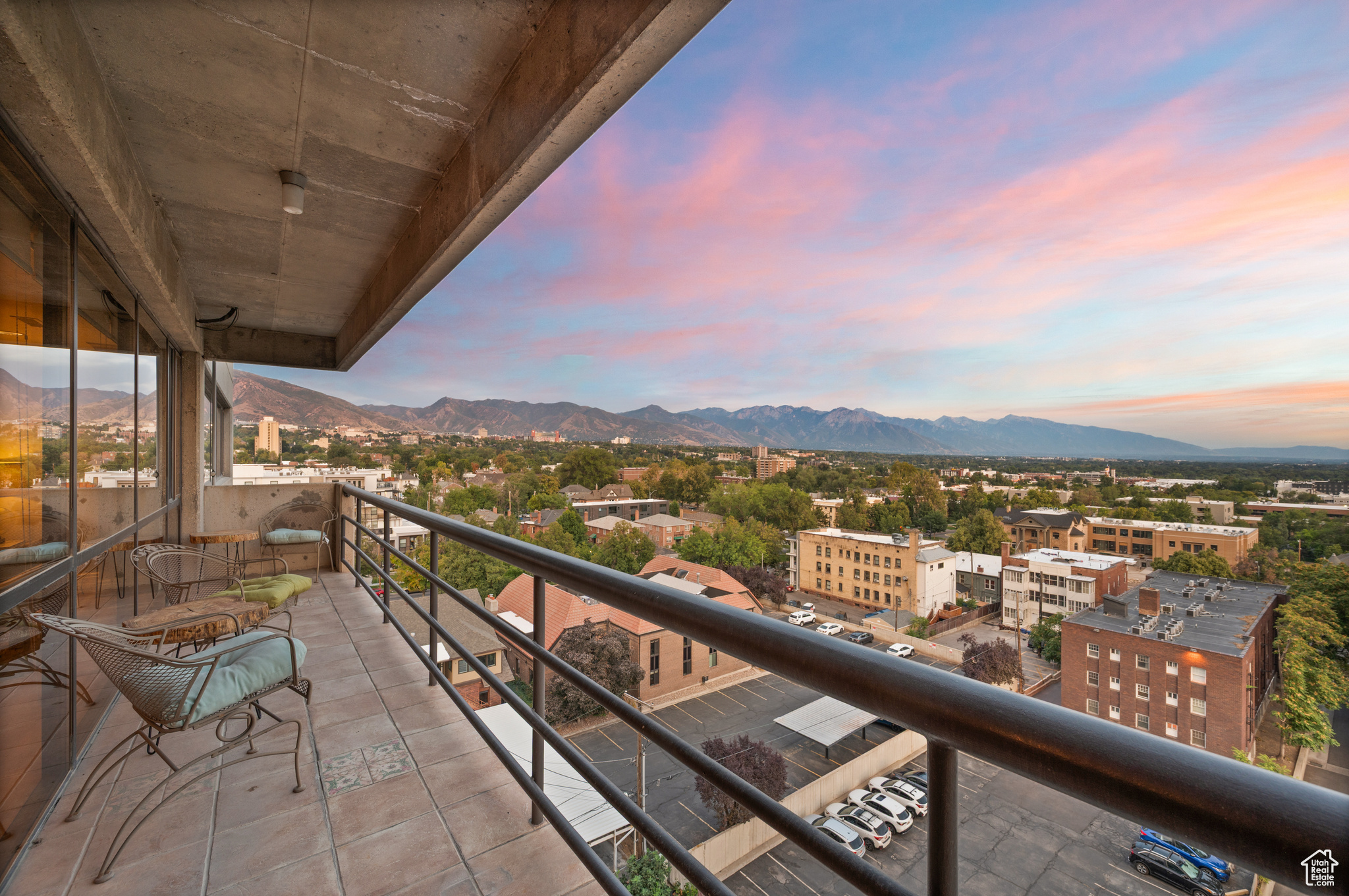GOVERNORS PLAZA - Residential