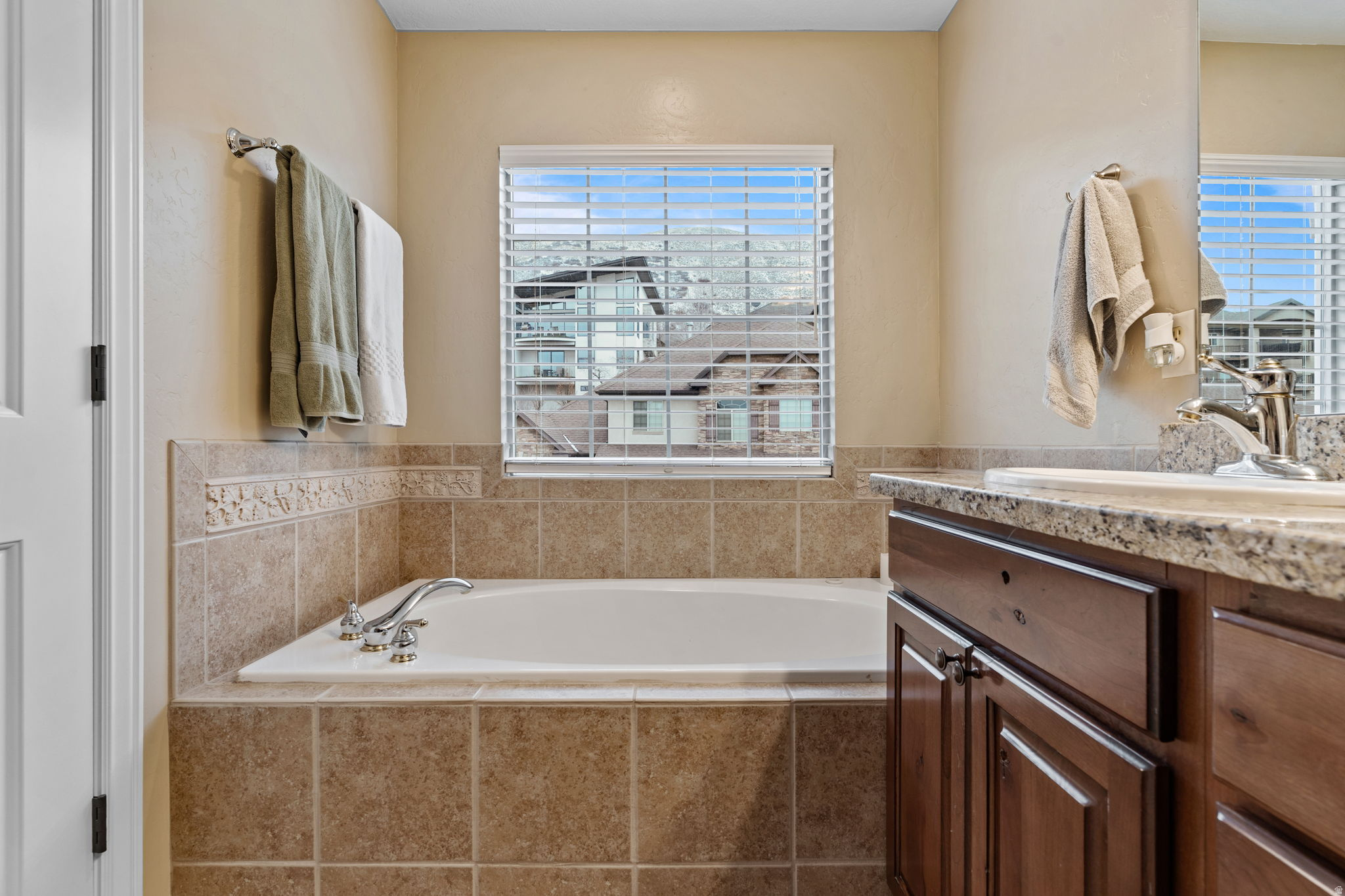 TRAVERSE CHATEAUX - Residential