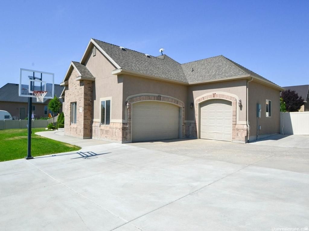 Photo of 12472 S FREEDOM HILL WAY, Herriman, UT 84096 (MLS # 2136314)