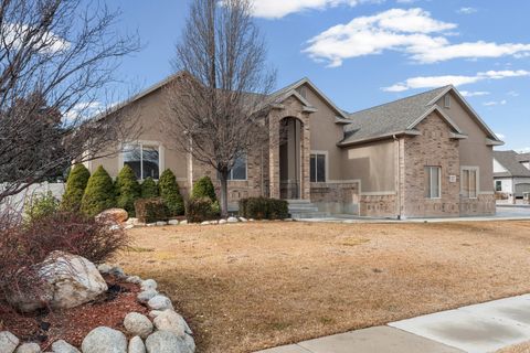Photo of 12472 S FREEDOM HILL WAY, Herriman, UT 84096 (MLS # 2136314)