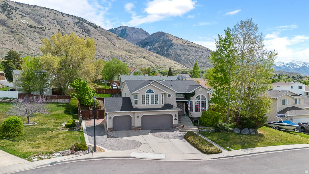 CANYON GROVE - Residential