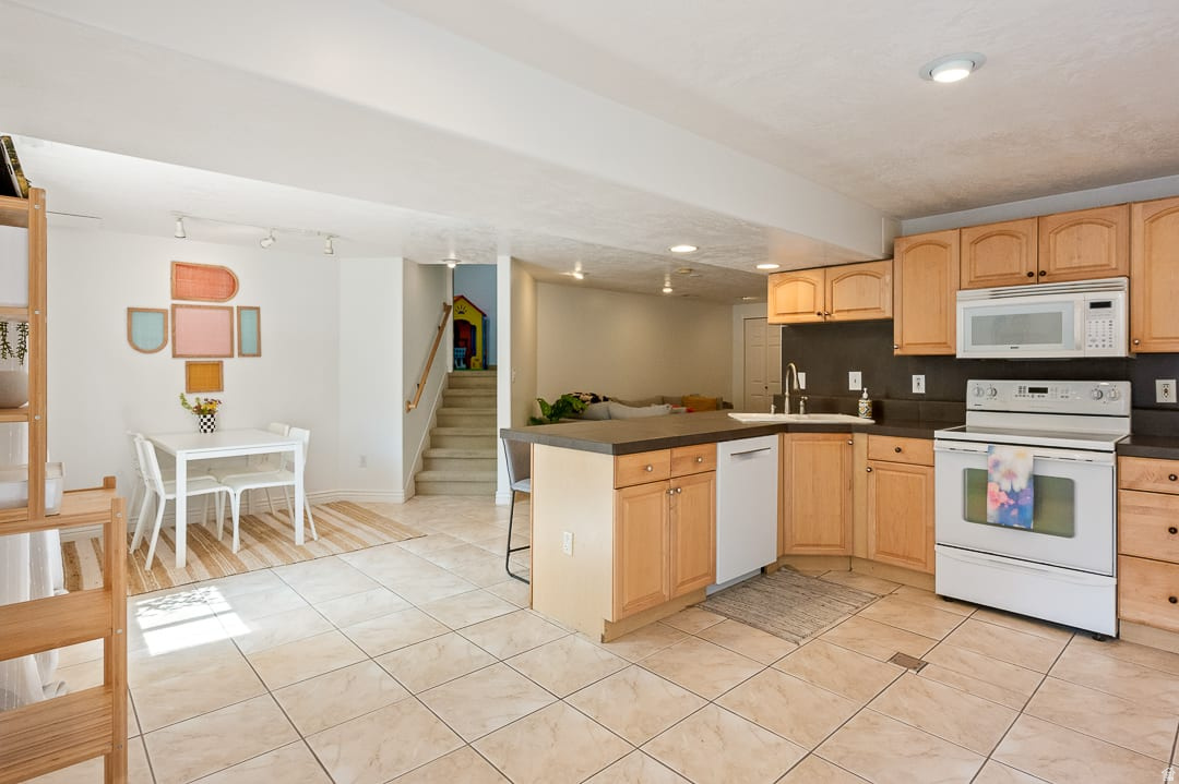 CANYON GROVE - Residential