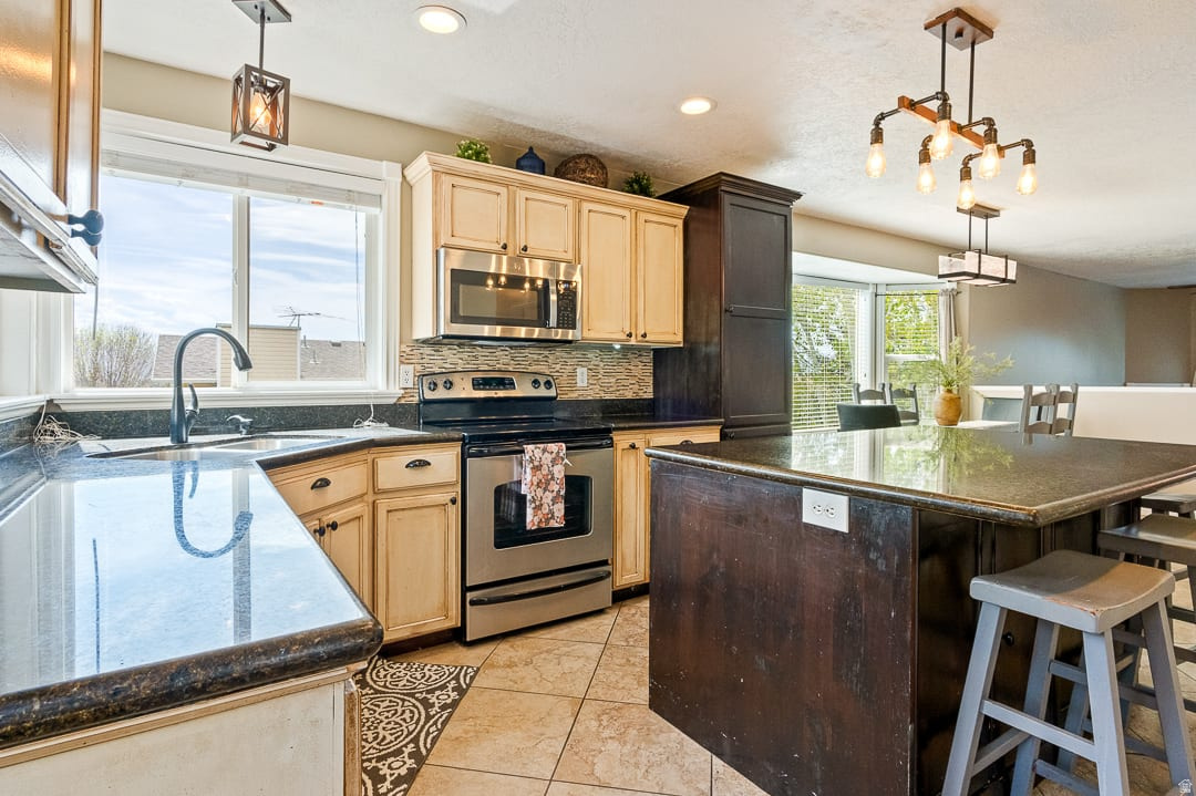 CANYON GROVE - Residential