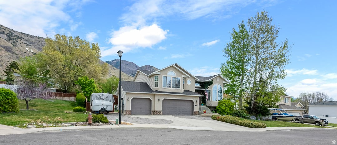 CANYON GROVE - Residential