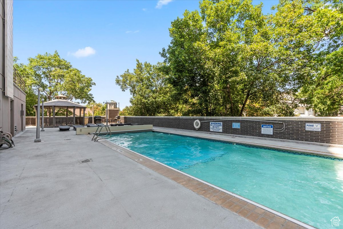 BONNEVILLE TOWER - Residential