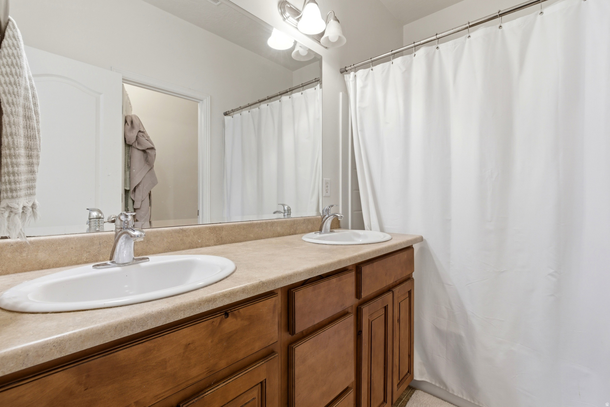 ROCKWELL CONDO - Residential