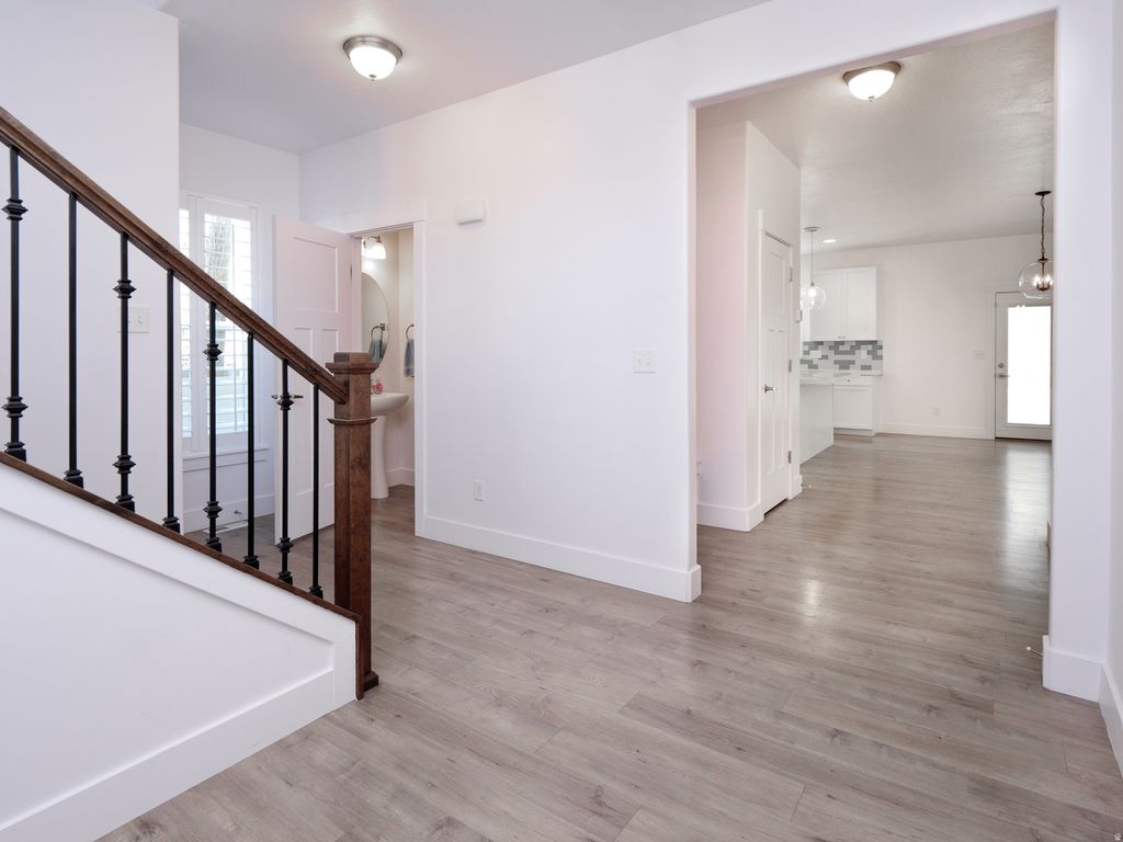 Photo of 920 E QUEENSMILL LN, Salt Lake City, UT 84106 (MLS # 2134352)