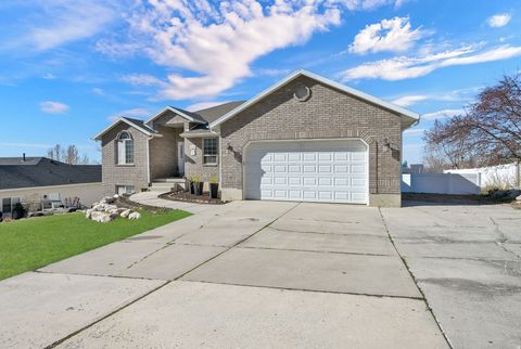 Tiny photo for 3643 LAKEVIEW DR, North Ogden, UT 84414 (MLS # 2144312)