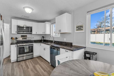 1992 W AFTON CIR N Layton UT 84041