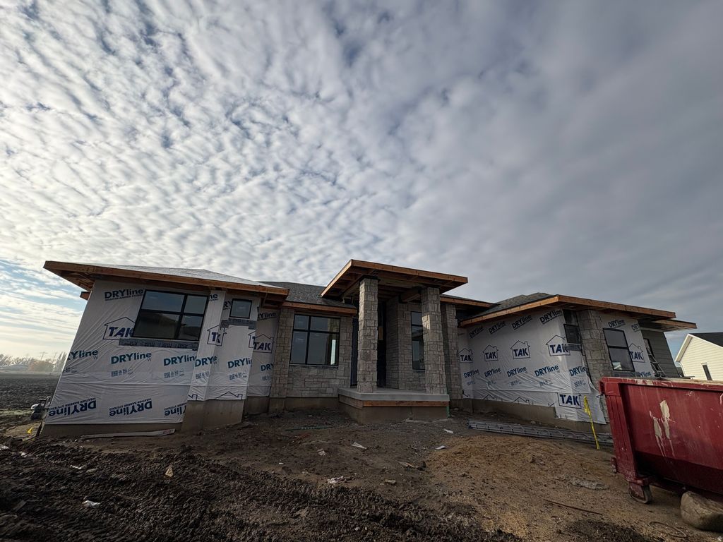 Photo for 538 S 1400 W, Farmington, UT 84025 (MLS # 2124468)