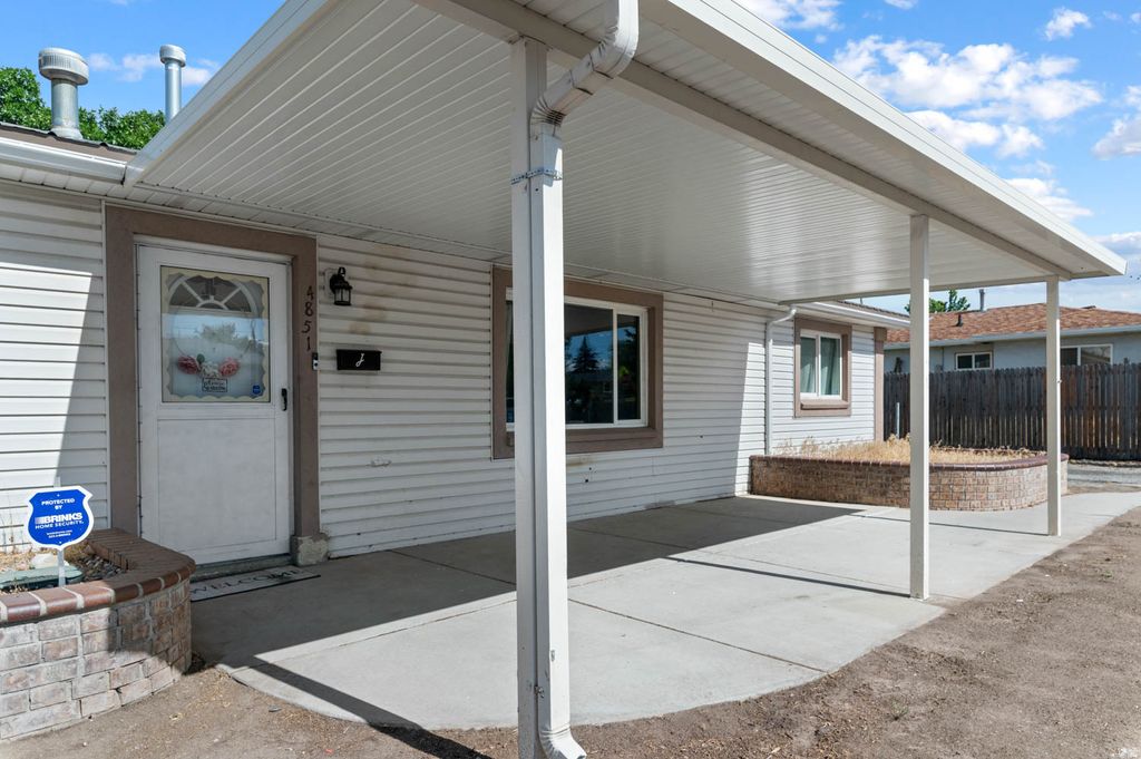 Photo of 4851 S 4720 W, Kearns, UT 84118 (MLS # 2169465)
