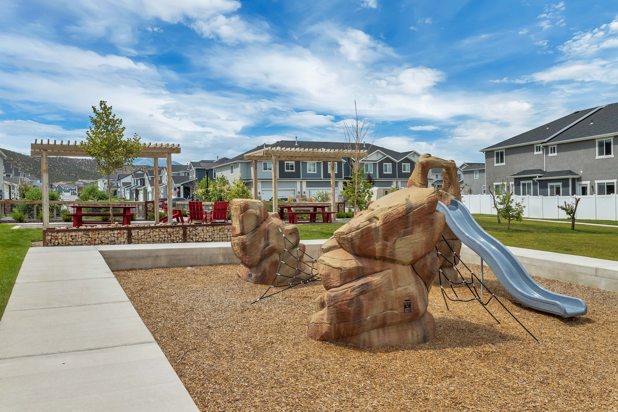 SILVER LAKE - Residential