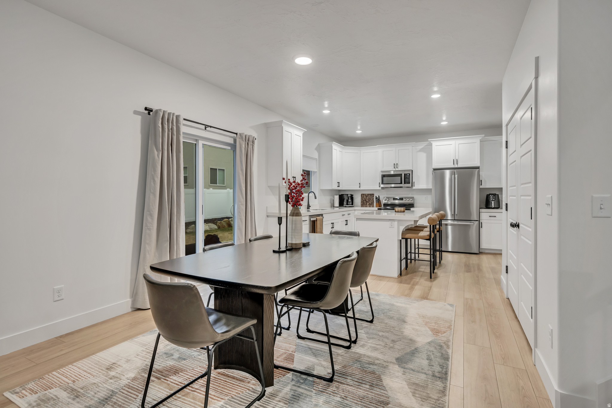 SILVER LAKE - Residential