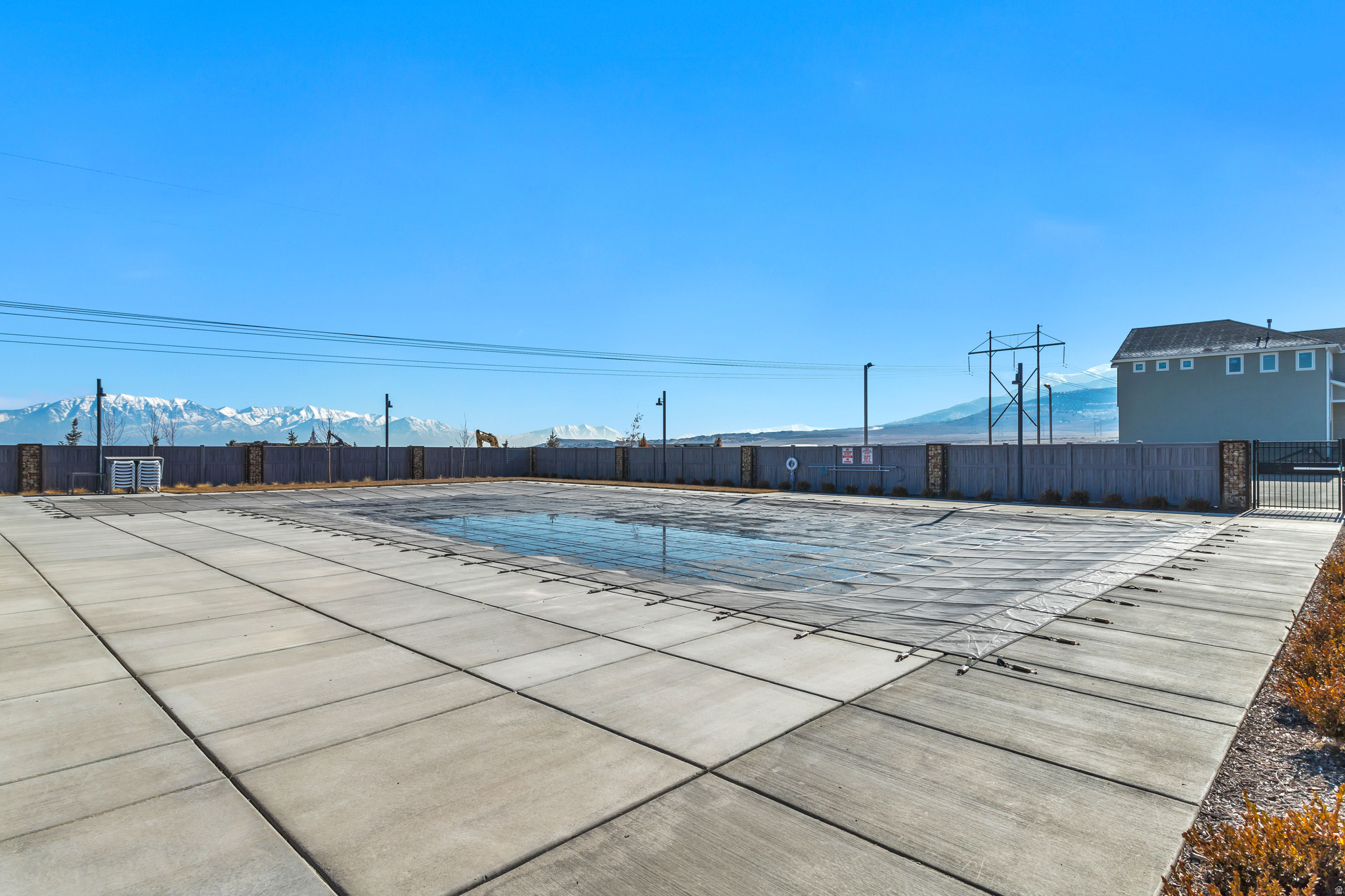 SILVER LAKE - Residential