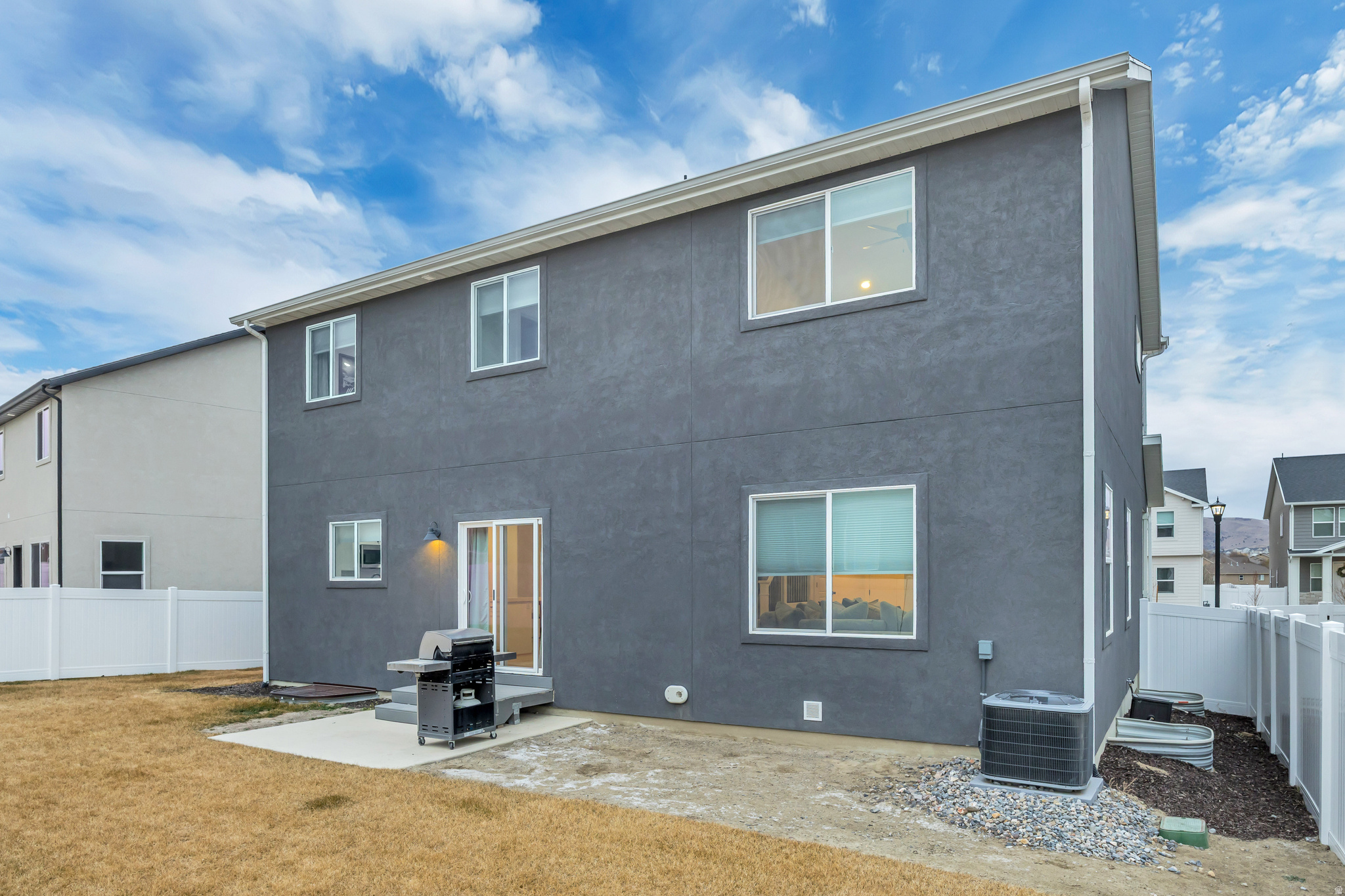 SILVER LAKE - Residential