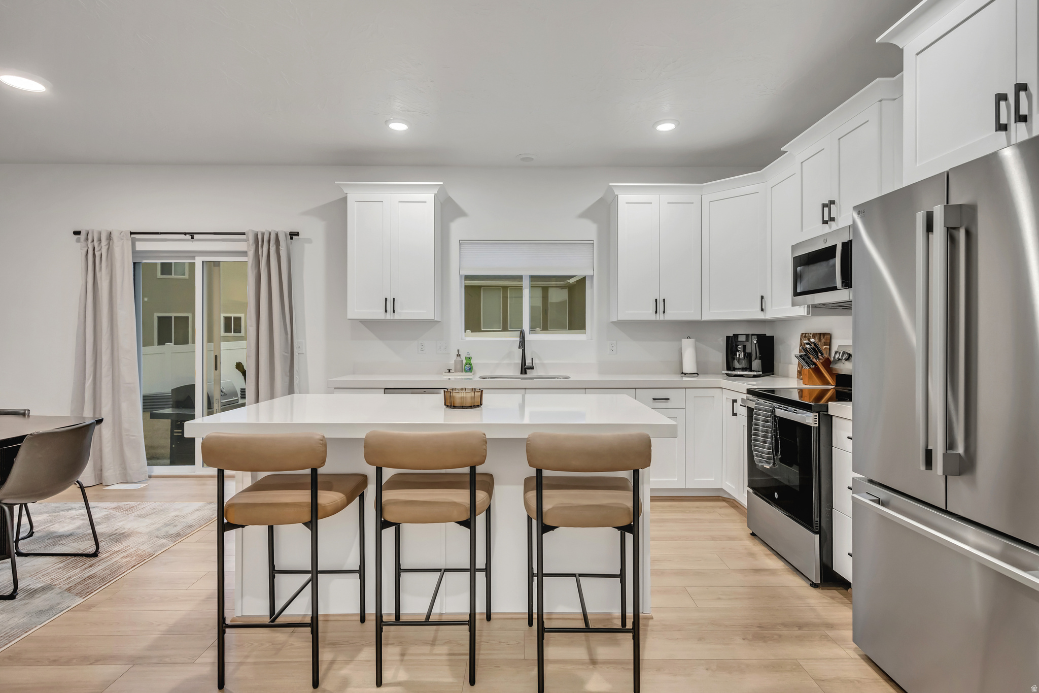 SILVER LAKE - Residential