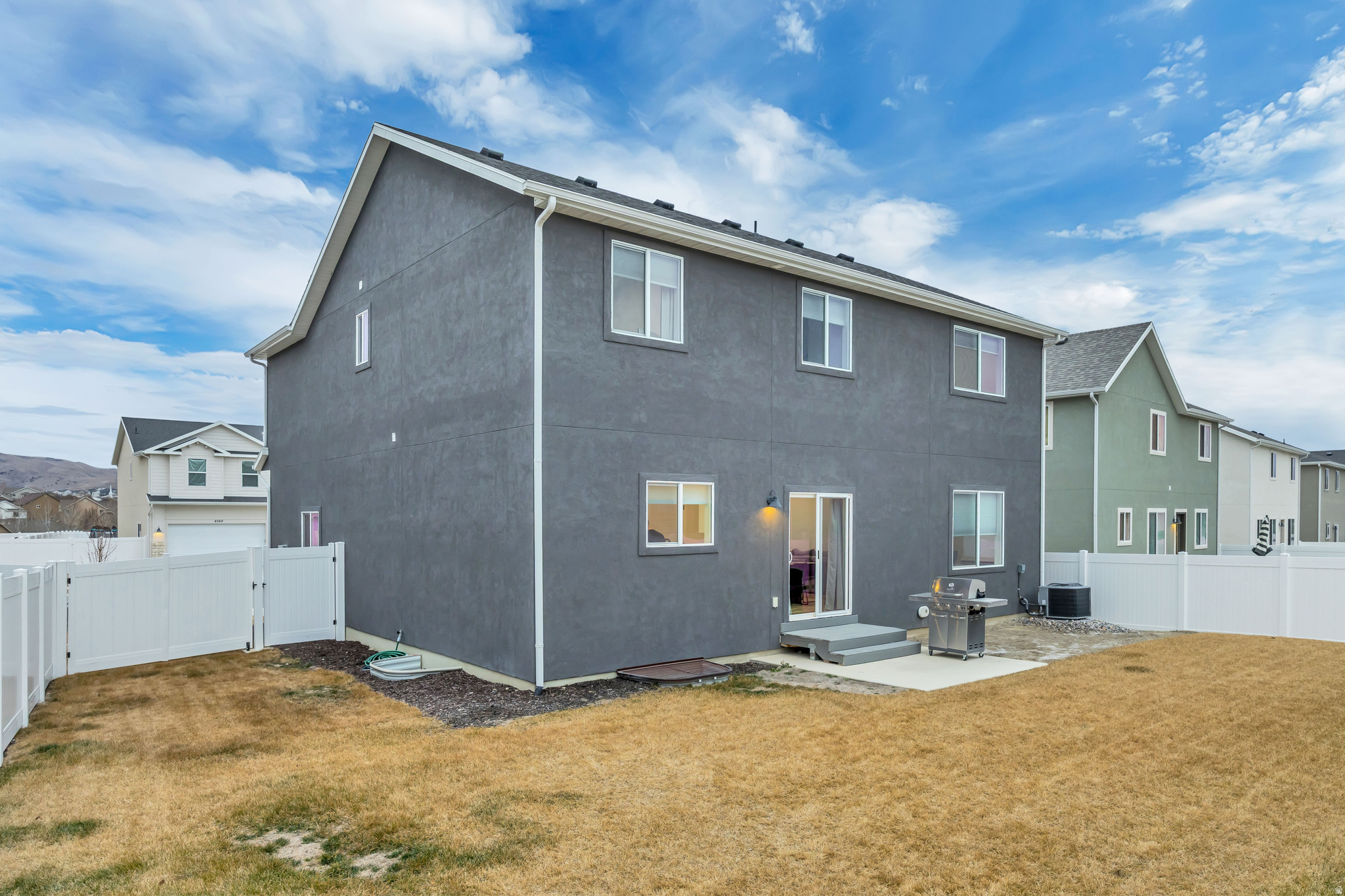 SILVER LAKE - Residential