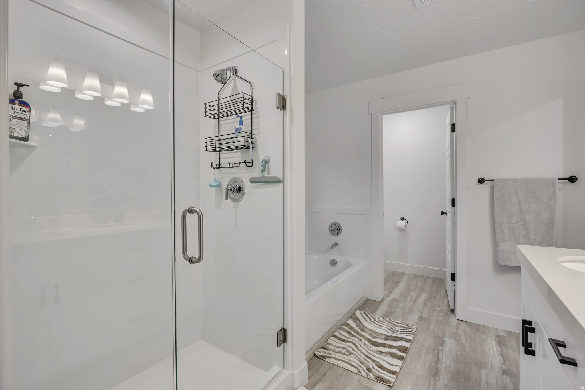 SILVER LAKE - Residential