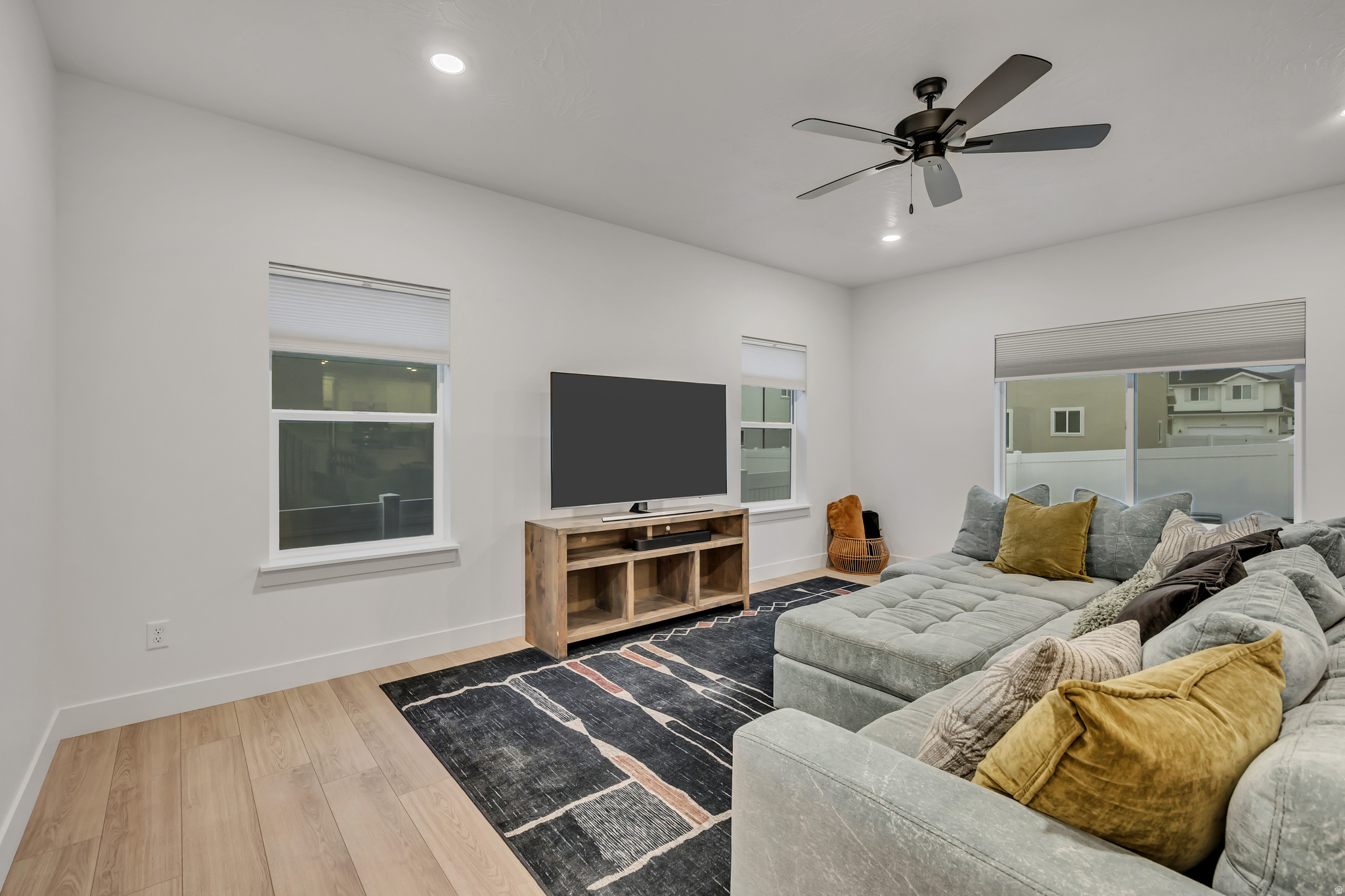 SILVER LAKE - Residential