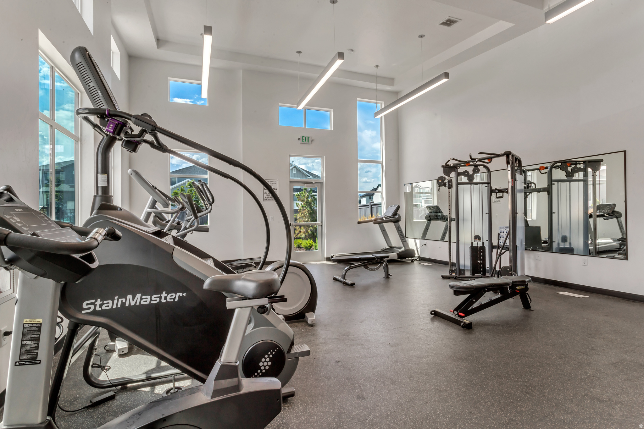 SILVER LAKE - Residential