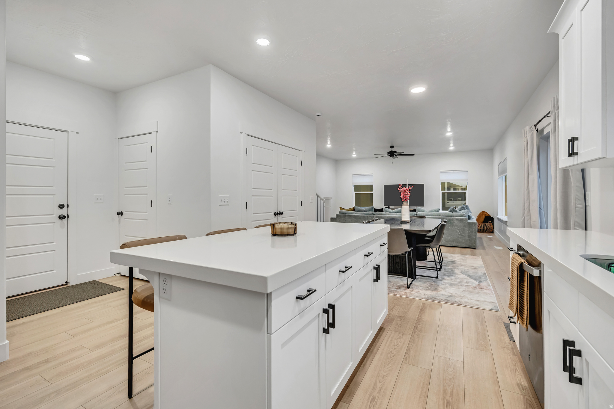 SILVER LAKE - Residential