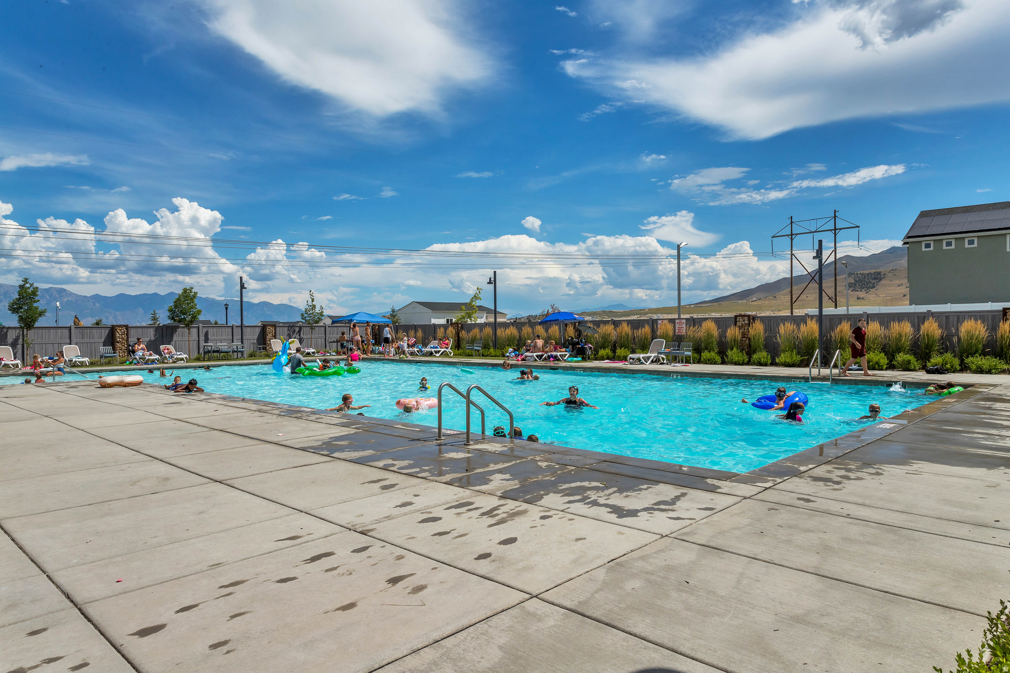 SILVER LAKE - Residential