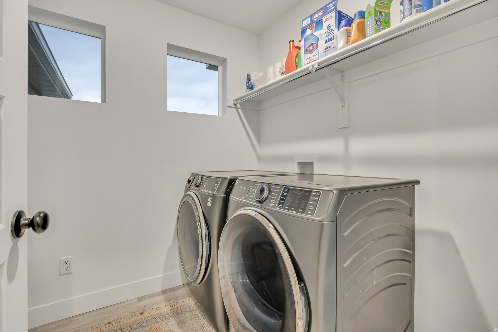 SILVER LAKE - Residential