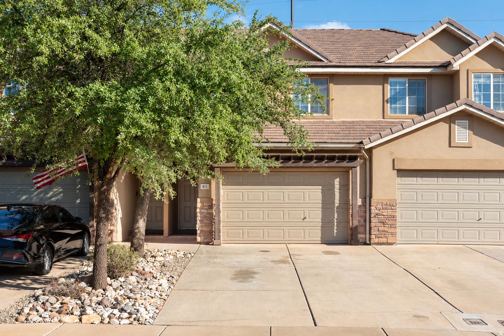 Photo of 1000 E BLUFF VIEW DR #61, Washington, UT 84780 (MLS # 2186113)