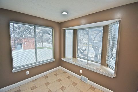 Tiny photo for 2905 S 2000 E, Salt Lake City, UT 84109 (MLS # 2127893)