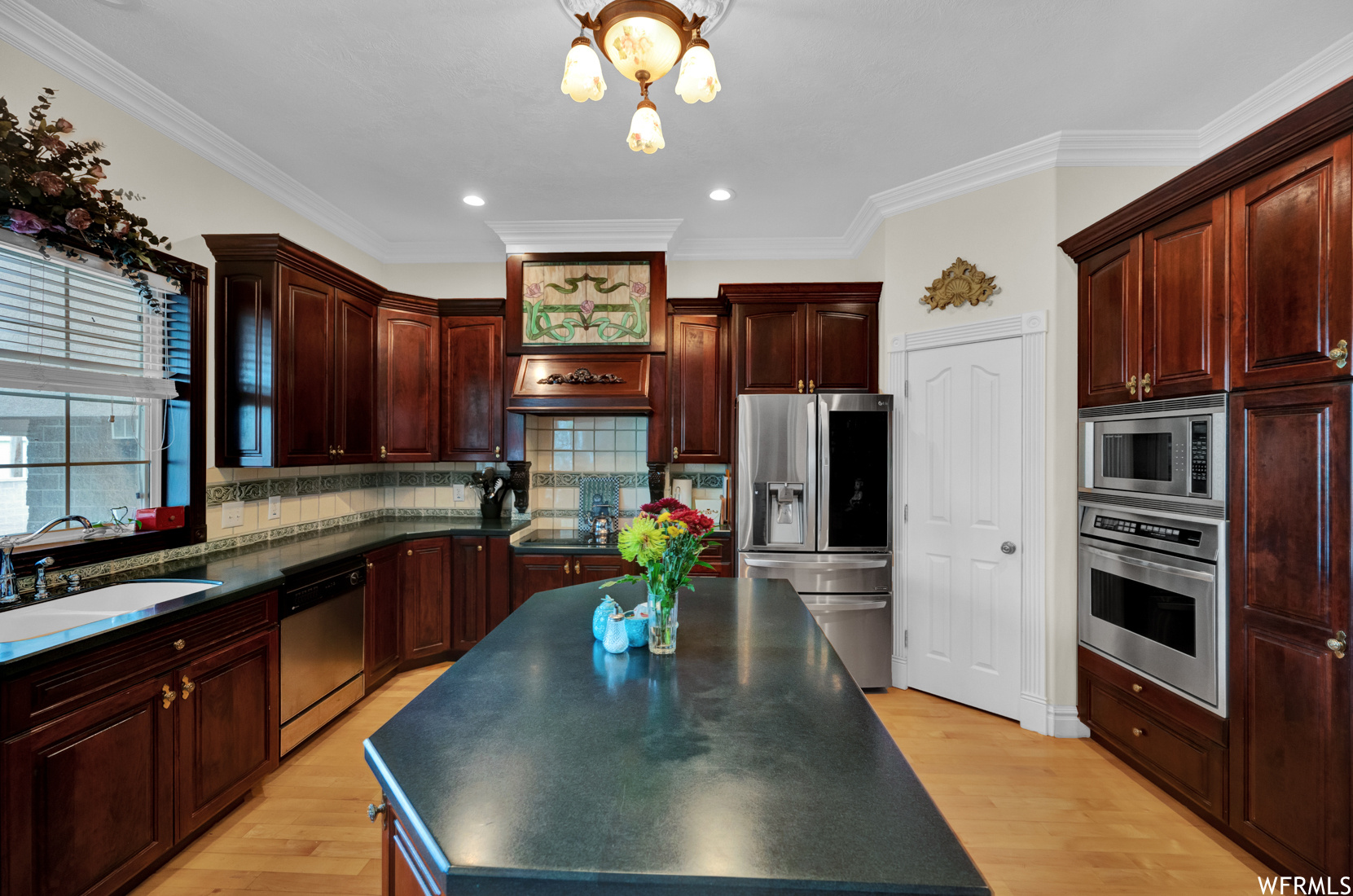 Salt Lake City, Utah 84123, United States, 10 Bedrooms Bedrooms, ,7 BathroomsBathrooms,Residential,Pending,228629