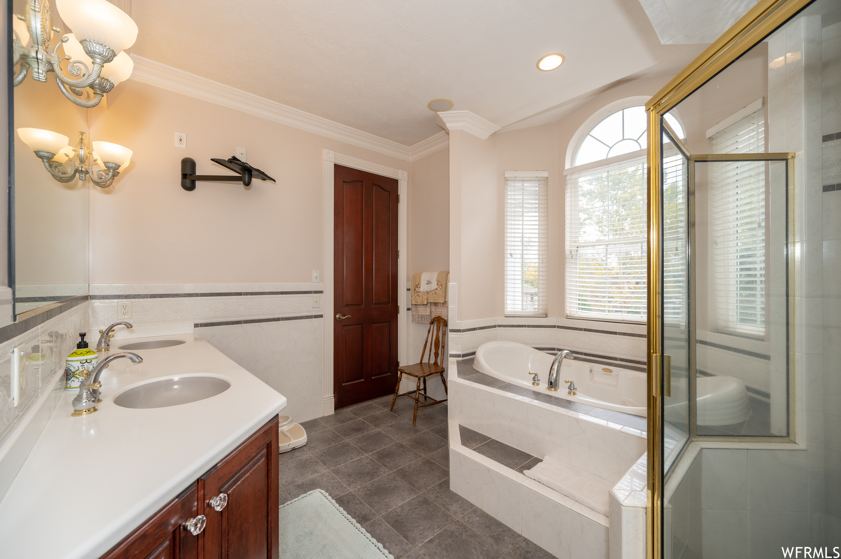 Salt Lake City, Utah 84123, United States, 10 Bedrooms Bedrooms, ,7 BathroomsBathrooms,Residential,Pending,228629