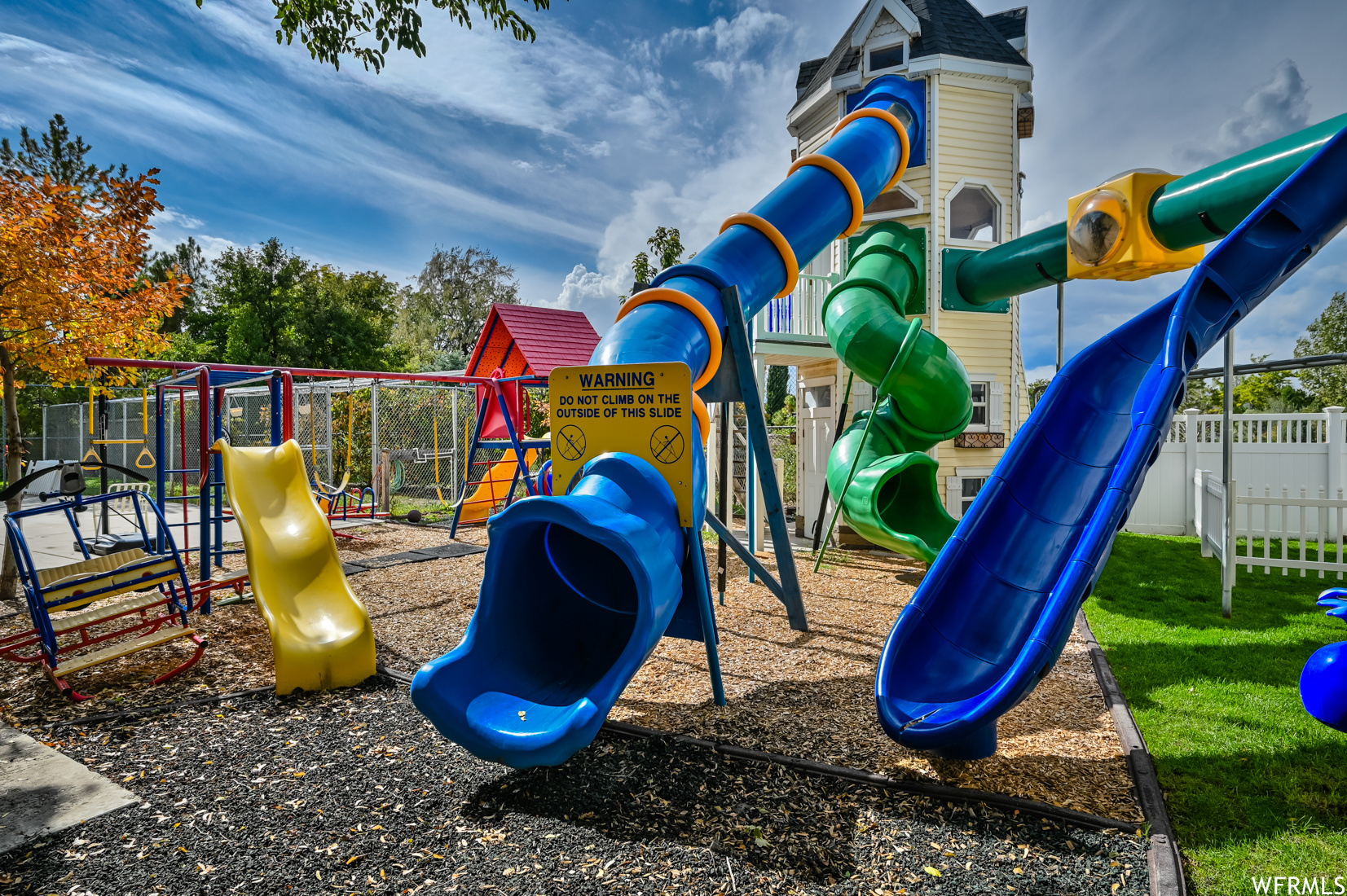 Salt Lake City, Utah 84123, United States, 10 Bedrooms Bedrooms, ,7 BathroomsBathrooms,Residential,Pending,228629