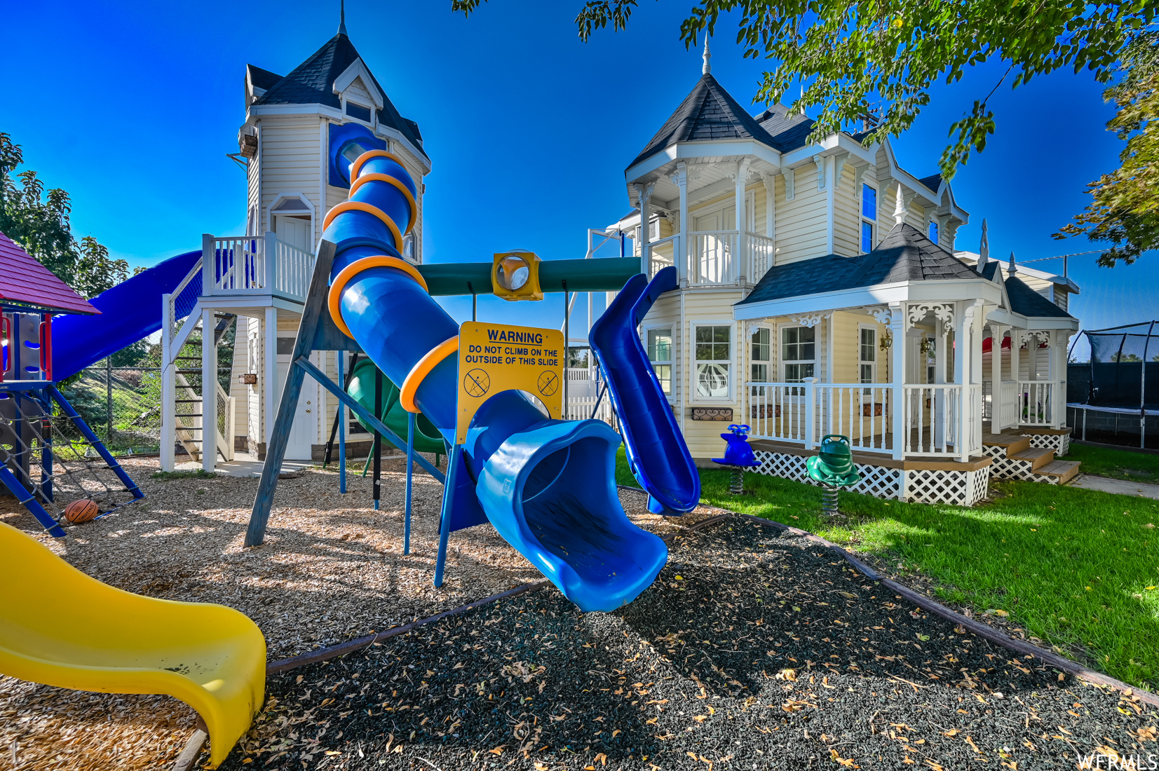 Salt Lake City, Utah 84123, United States, 10 Bedrooms Bedrooms, ,7 BathroomsBathrooms,Residential,Pending,228629