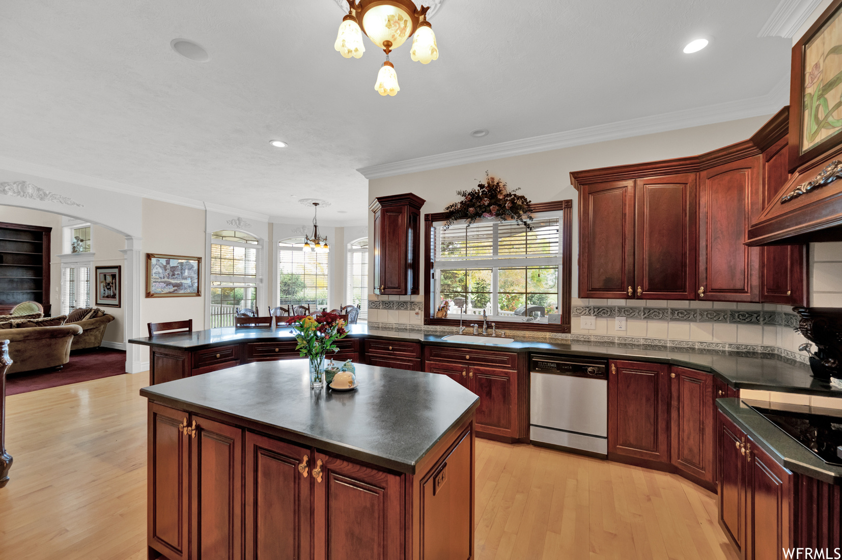 Salt Lake City, Utah 84123, United States, 10 Bedrooms Bedrooms, ,7 BathroomsBathrooms,Residential,Pending,228629