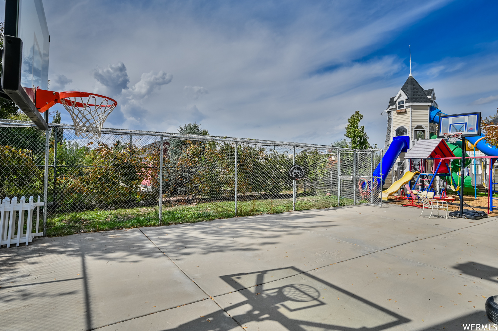 Salt Lake City, Utah 84123, United States, 10 Bedrooms Bedrooms, ,7 BathroomsBathrooms,Residential,Pending,228629