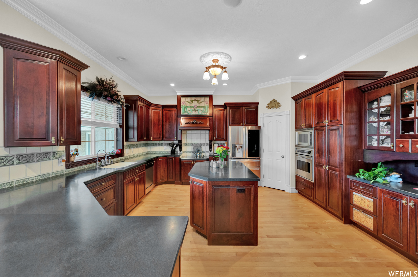 Salt Lake City, Utah 84123, United States, 10 Bedrooms Bedrooms, ,7 BathroomsBathrooms,Residential,Pending,228629