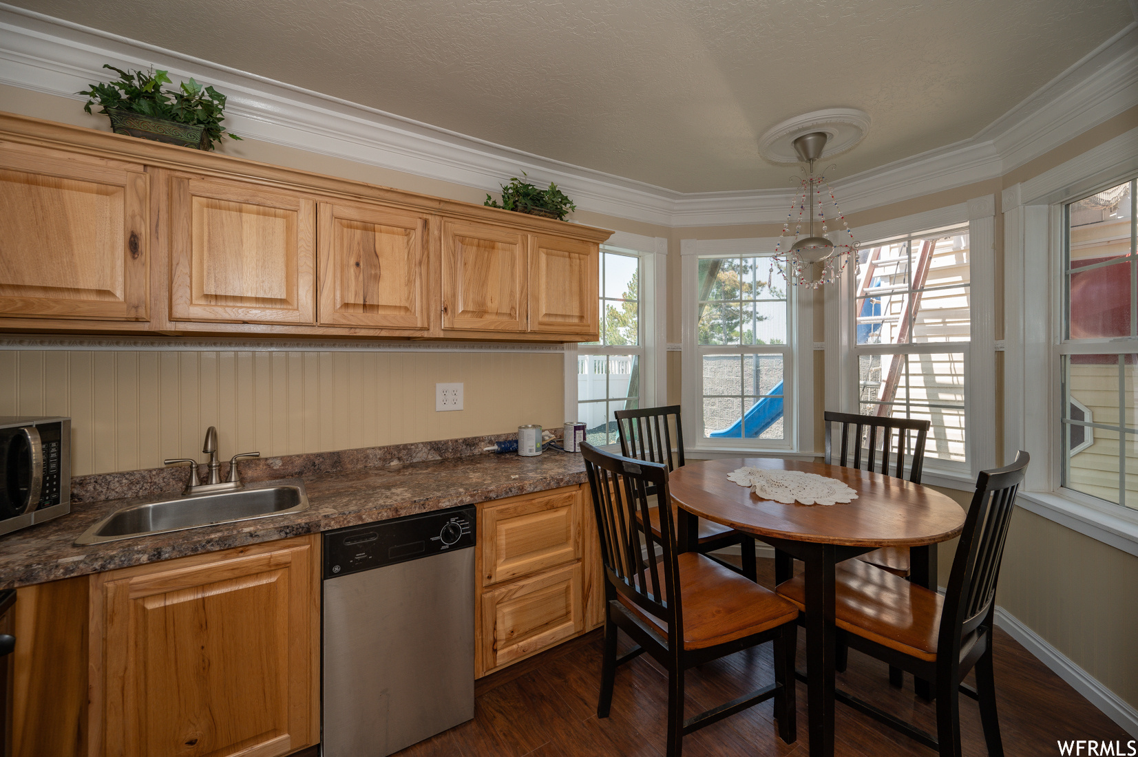 Salt Lake City, Utah 84123, United States, 10 Bedrooms Bedrooms, ,7 BathroomsBathrooms,Residential,Pending,228629