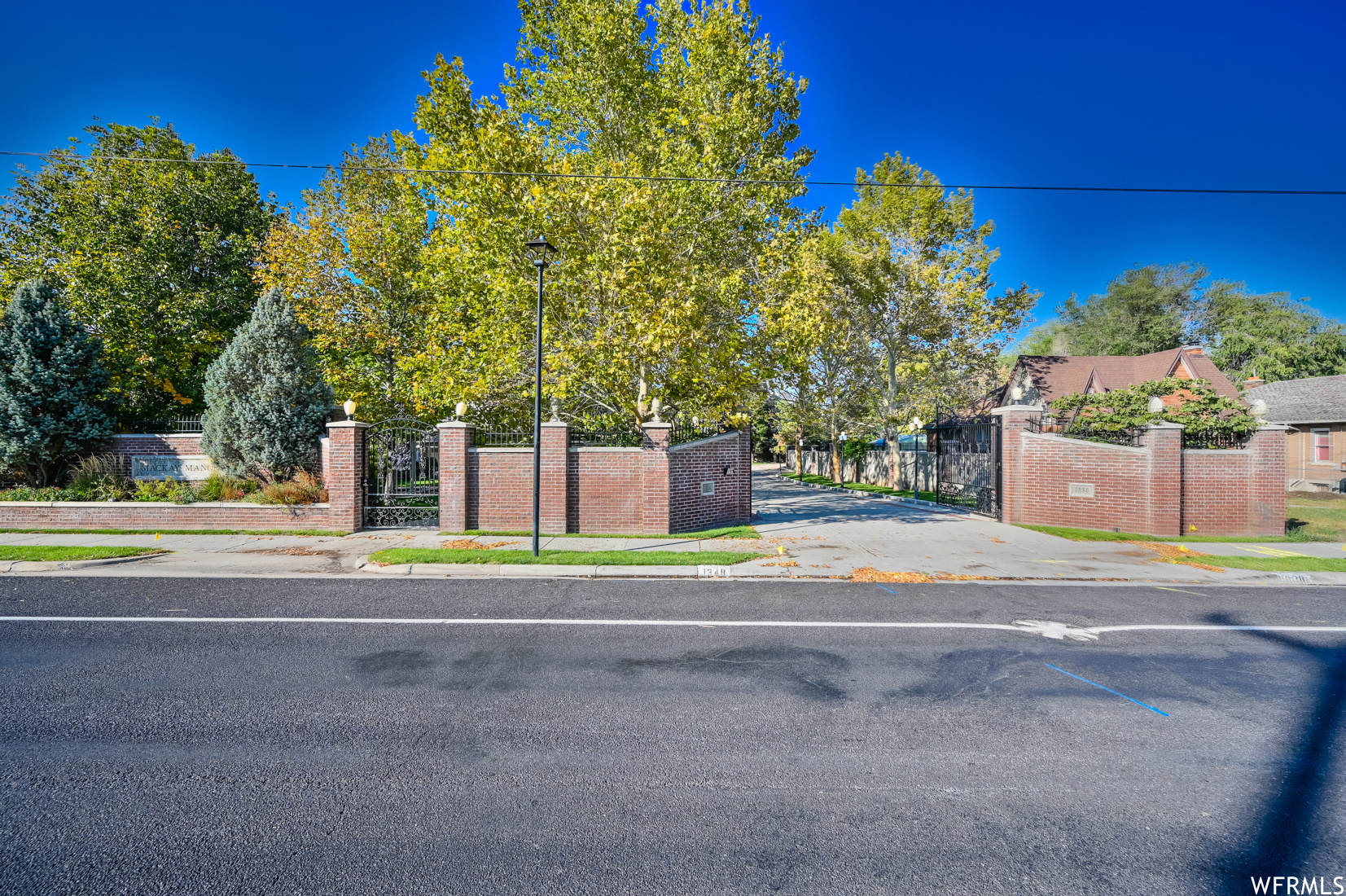 Salt Lake City, Utah 84123, United States, 10 Bedrooms Bedrooms, ,7 BathroomsBathrooms,Residential,Pending,228629