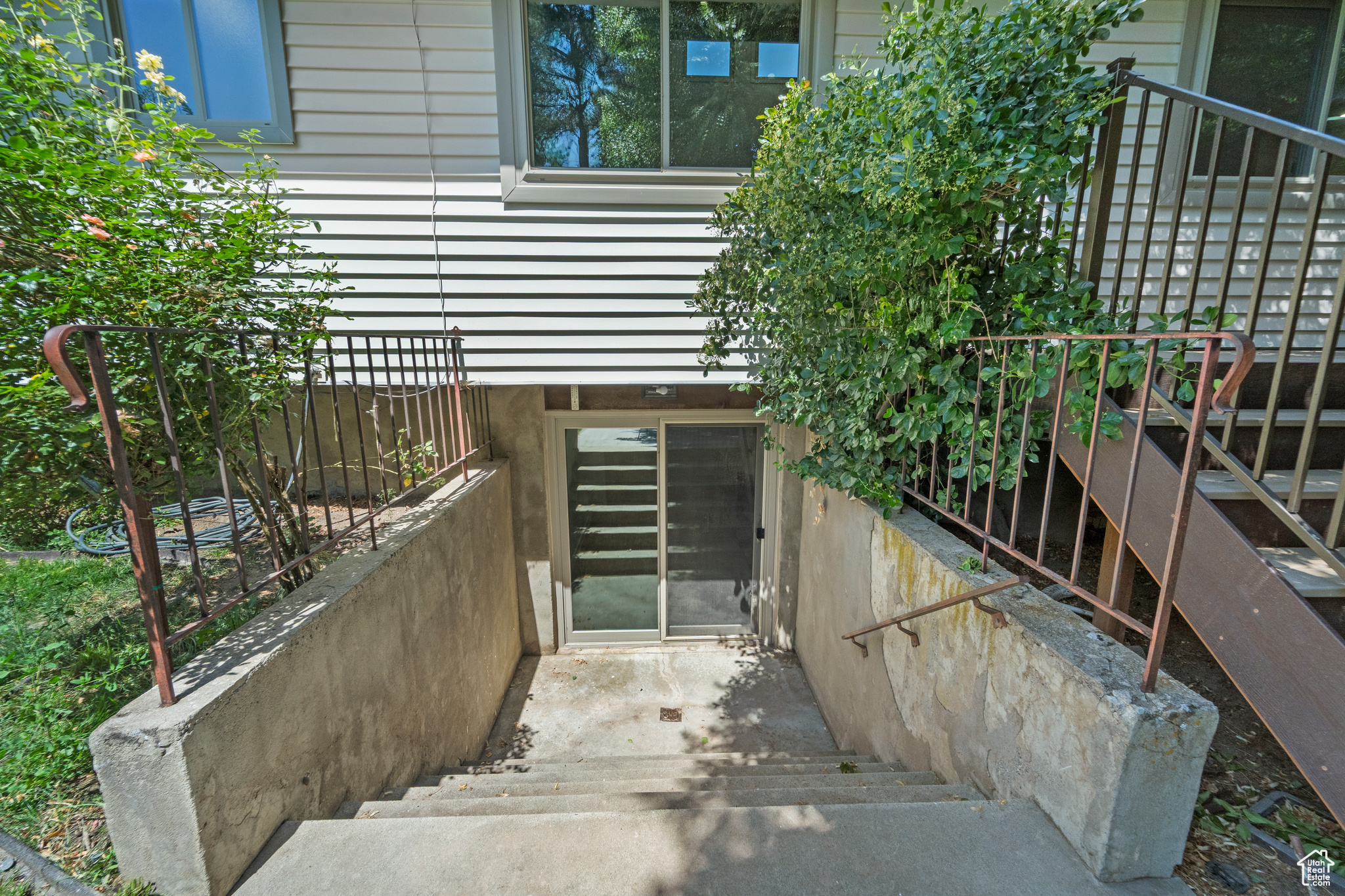 HIDDEN VALLEY COUNTRY CLUB ESTATES - Residential