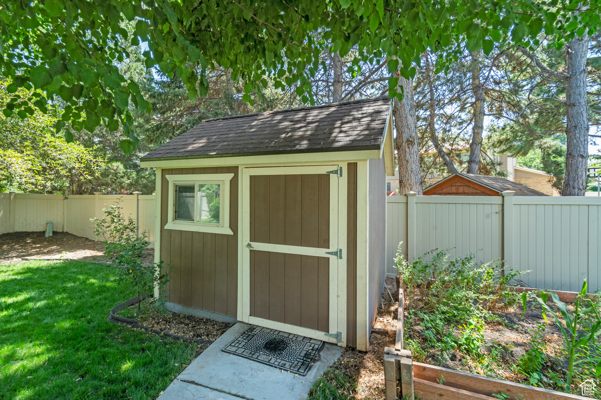 HIDDEN VALLEY COUNTRY CLUB ESTATES - Residential