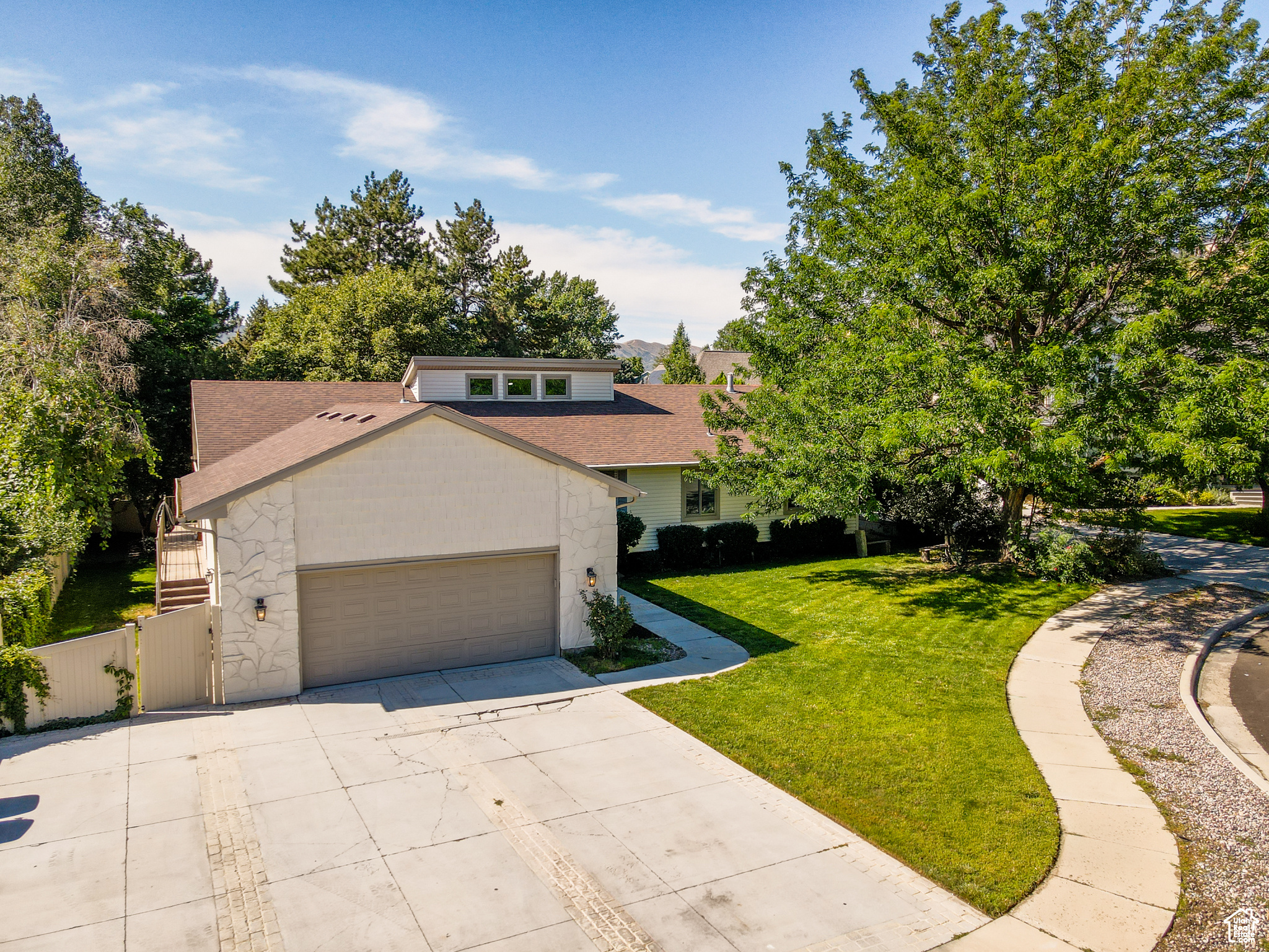HIDDEN VALLEY COUNTRY CLUB ESTATES - Residential