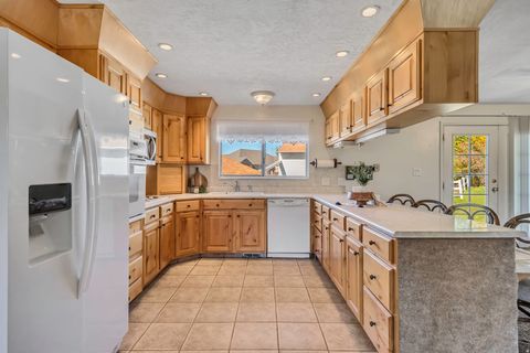 Tiny photo for 681 E 215 N, Lindon, UT 84042 (MLS # 2120454)