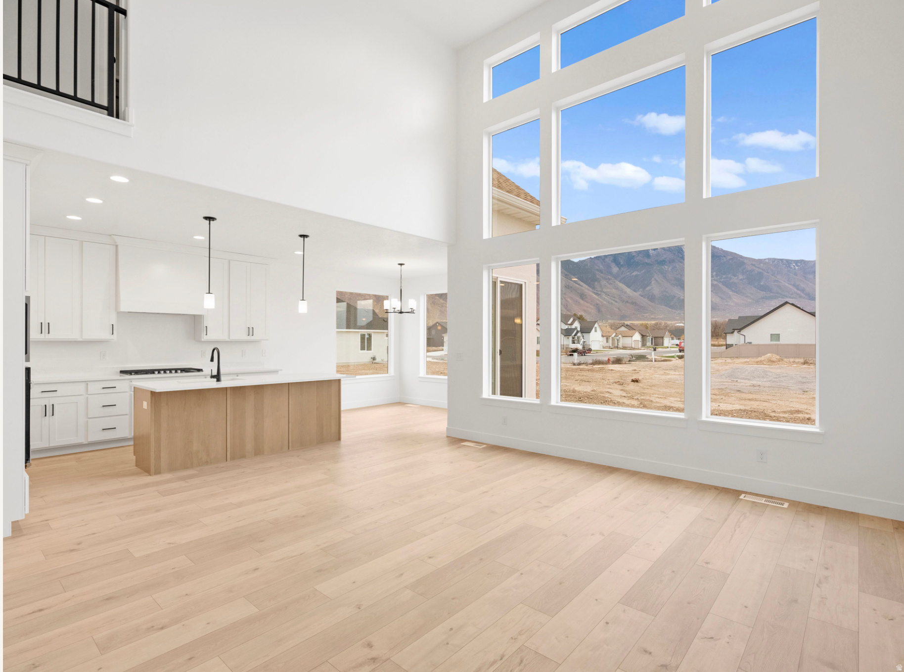 BROAD HOLLOW - Residential