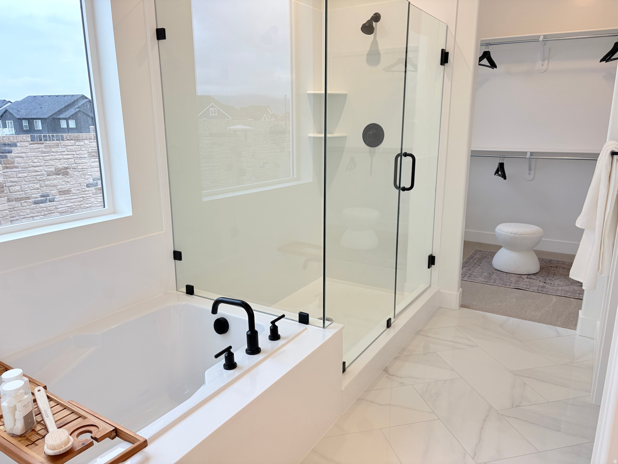 BROAD HOLLOW - Residential