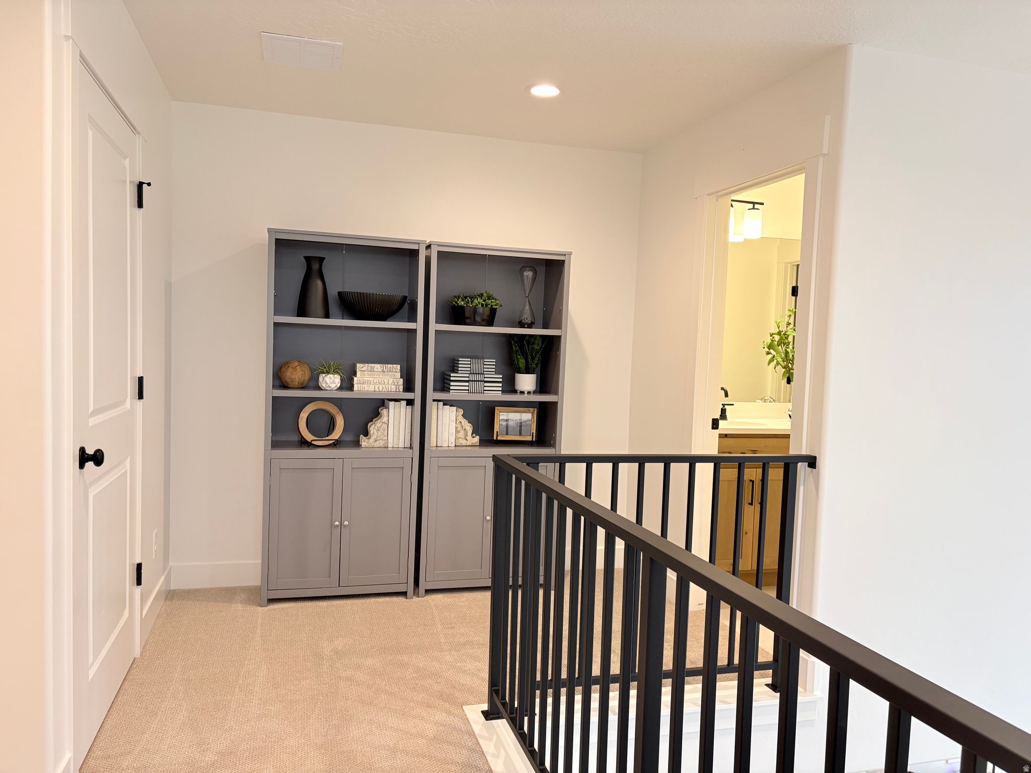 BROAD HOLLOW - Residential