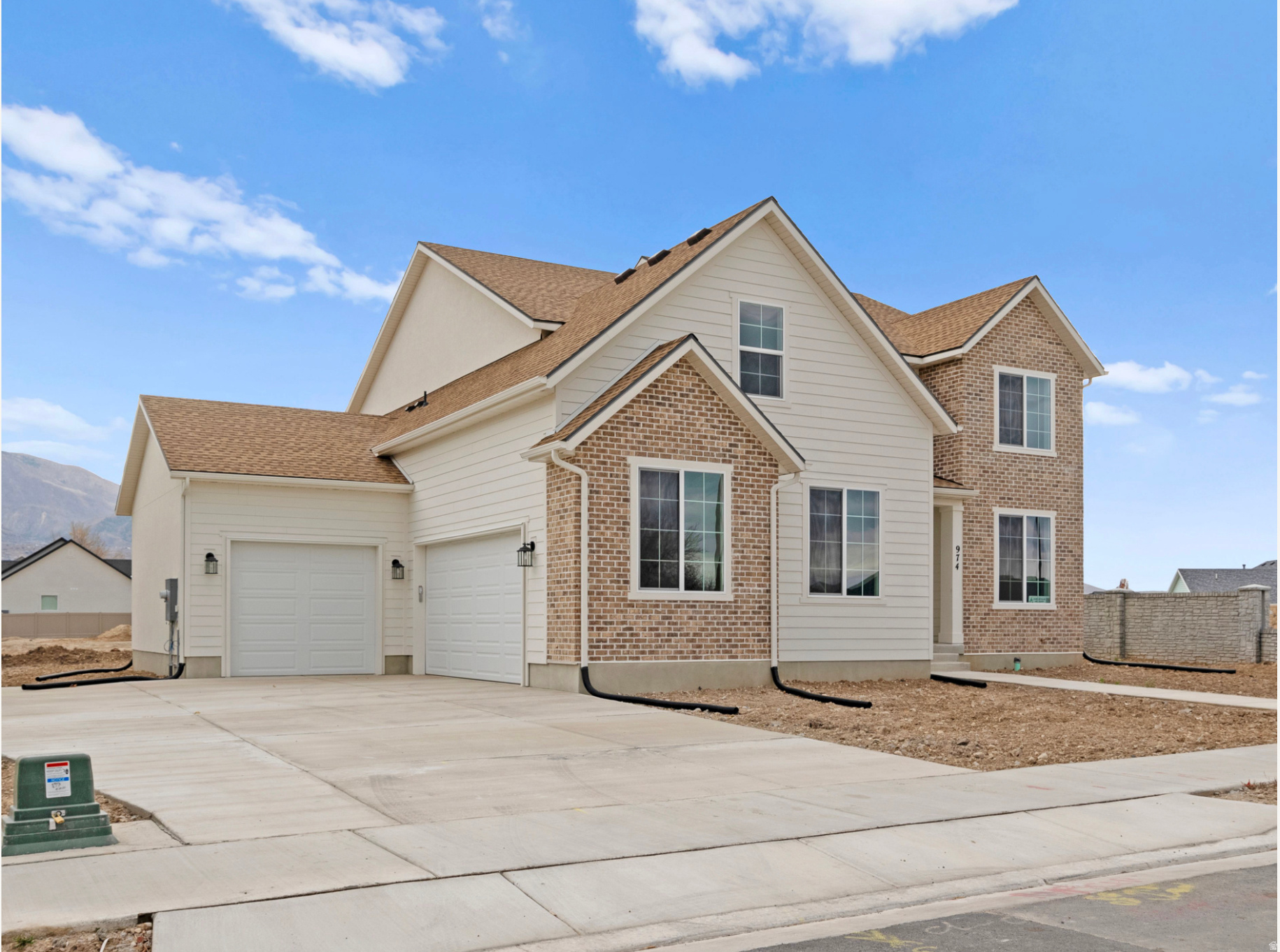 BROAD HOLLOW - Residential