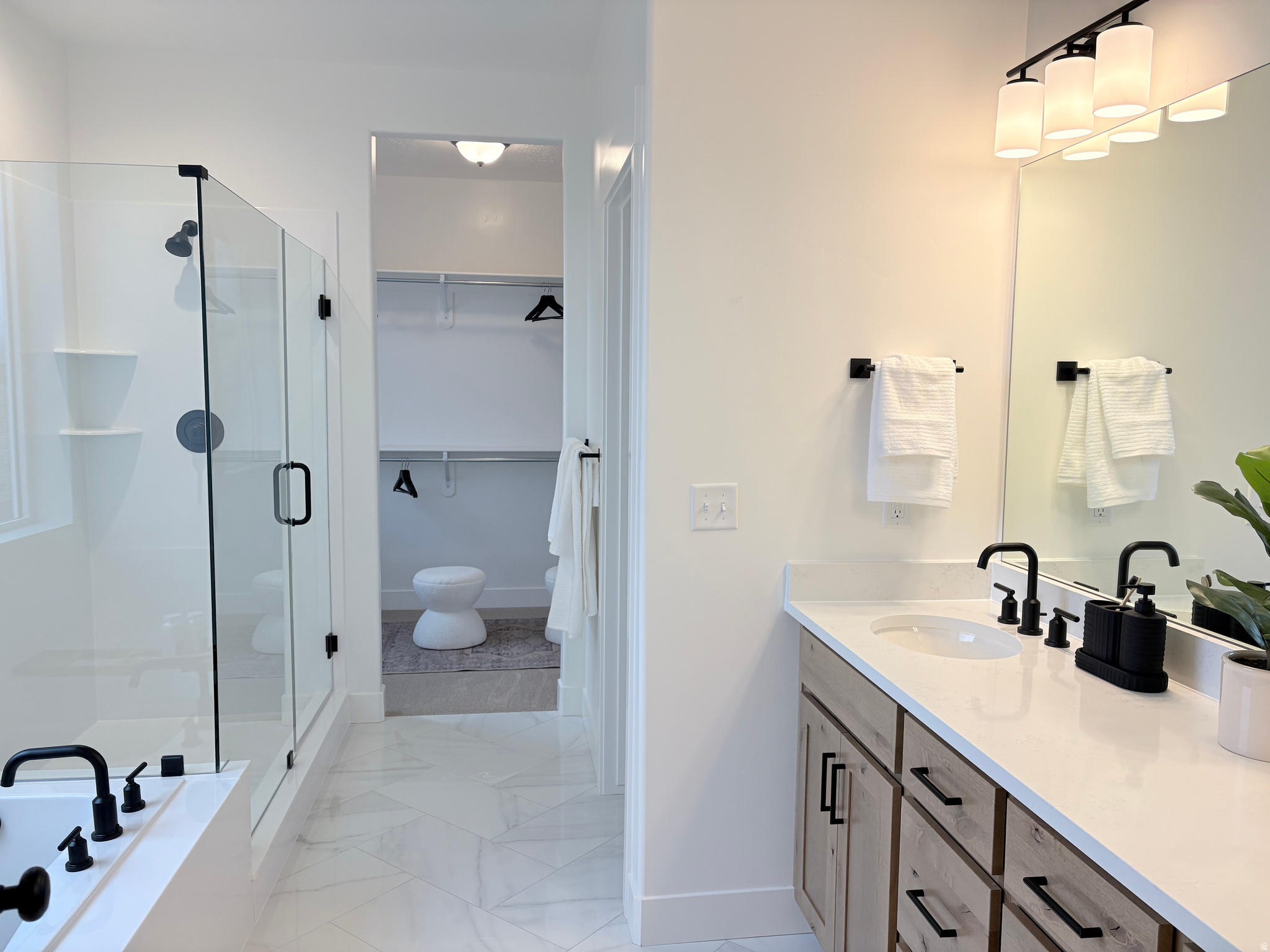 BROAD HOLLOW - Residential